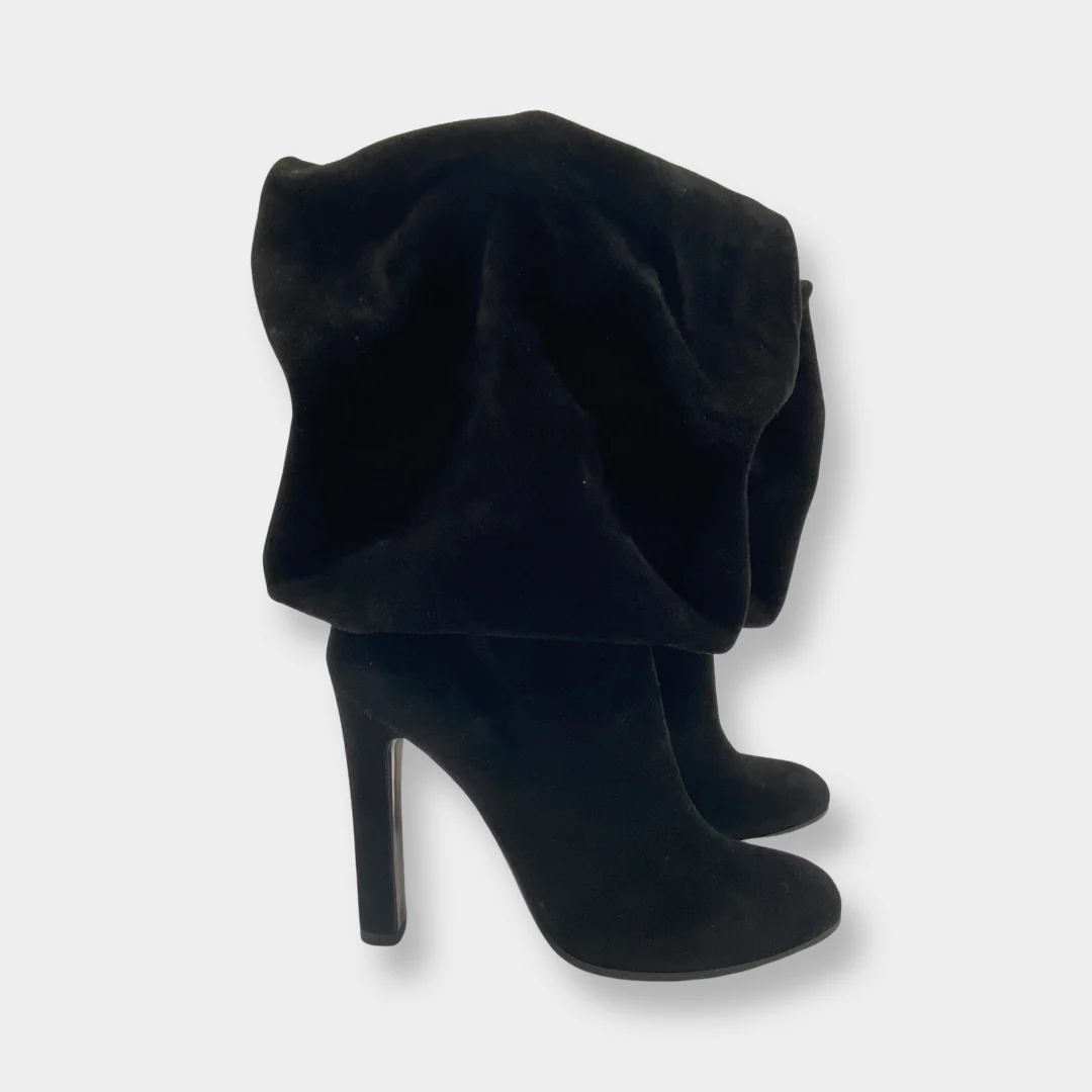 ALAÏA black suede heeled boots with oversized ankle design - Image 4