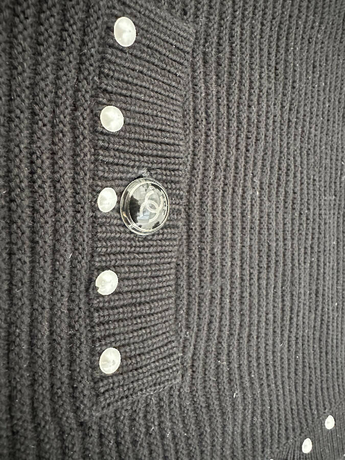 CHANEL women’s black knitted cashmere oversized cardigan - Image 4