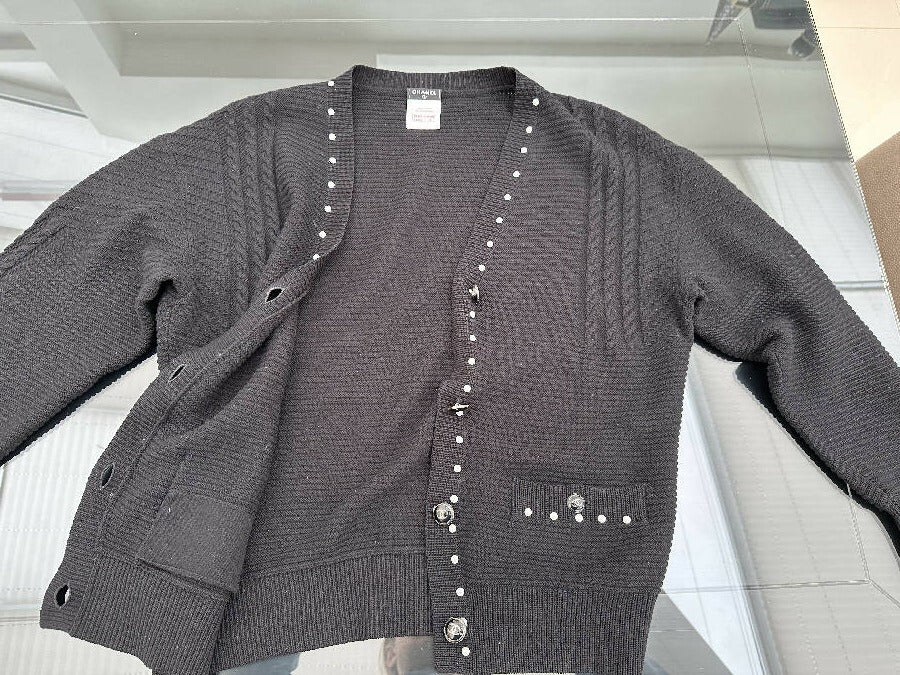 CHANEL women’s black knitted cashmere oversized cardigan - Image 6