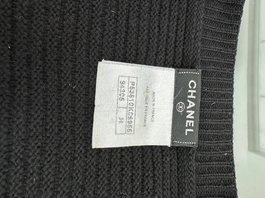 CHANEL women’s black knitted cashmere oversized cardigan - Image 7