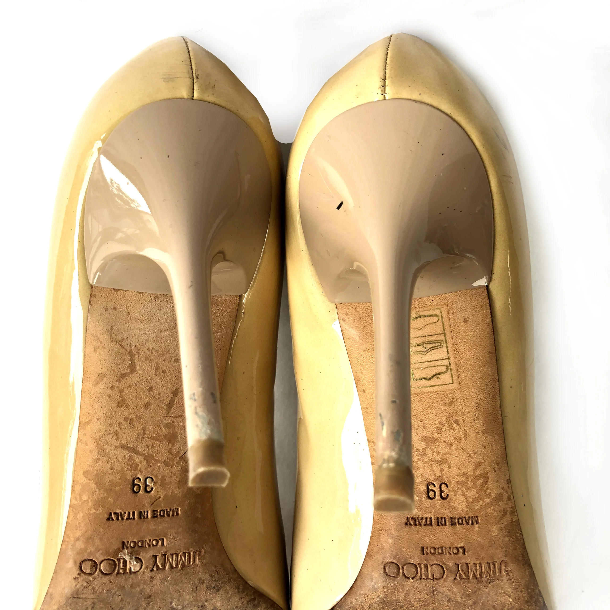 JIMMY CHOO beige patent leather heels - Image 6